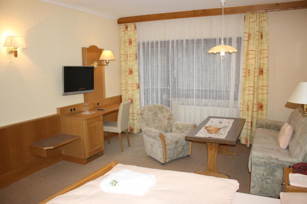 Wald-Hotel Heppe Dammbach Ruang foto