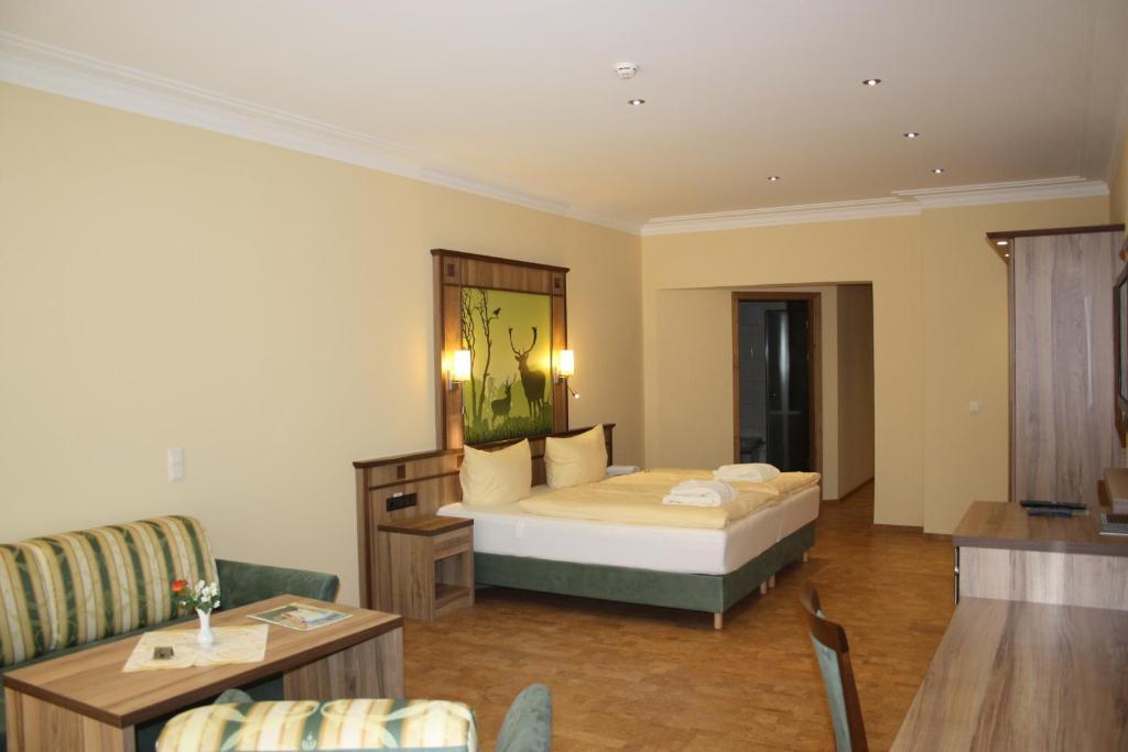 Wald-Hotel Heppe Dammbach Ruang foto