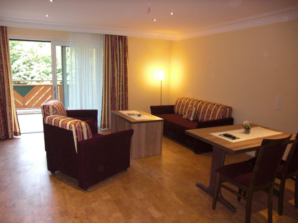 Wald-Hotel Heppe Dammbach Ruang foto