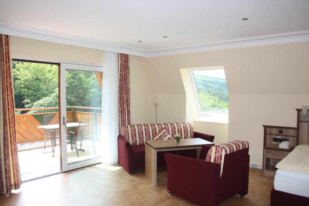 Wald-Hotel Heppe Dammbach Ruang foto