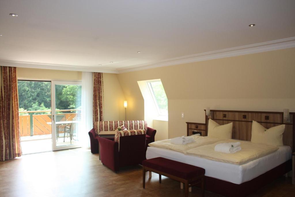 Wald-Hotel Heppe Dammbach Ruang foto