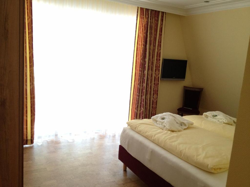 Wald-Hotel Heppe Dammbach Ruang foto
