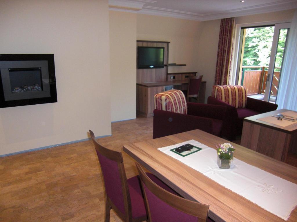 Wald-Hotel Heppe Dammbach Ruang foto