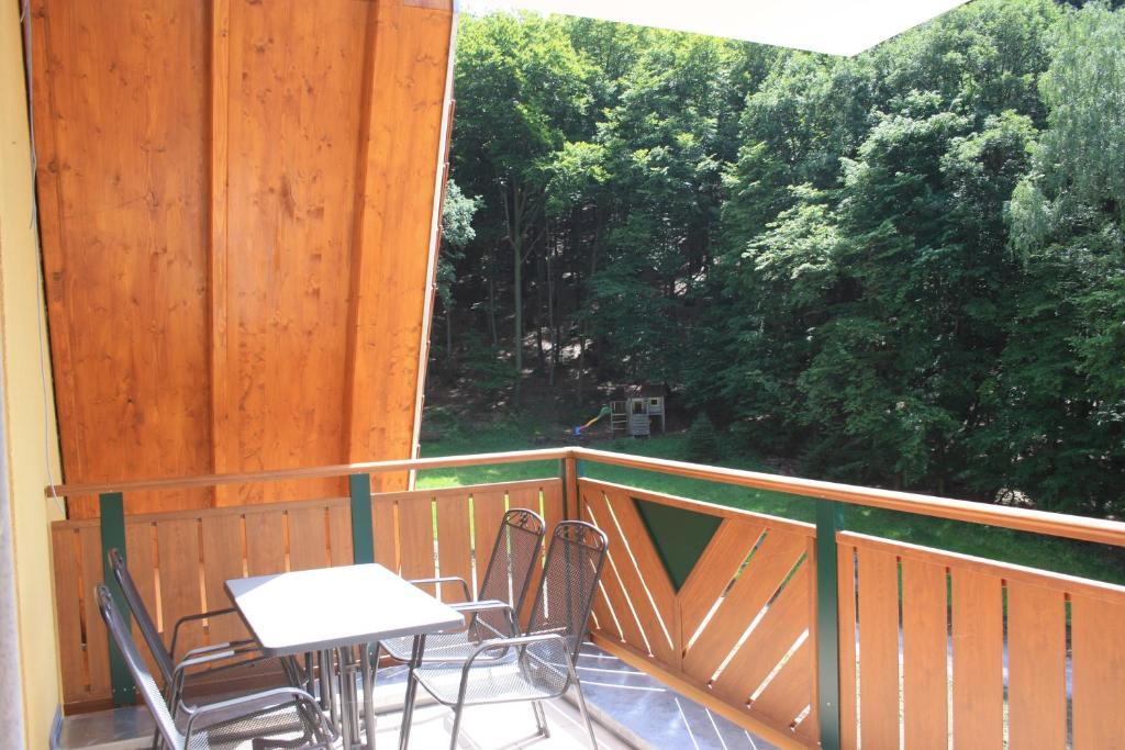 Wald-Hotel Heppe Dammbach Ruang foto
