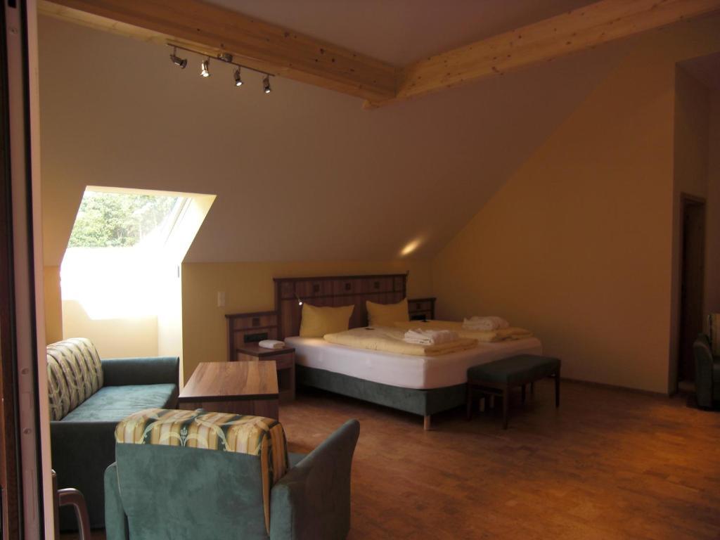 Wald-Hotel Heppe Dammbach Ruang foto