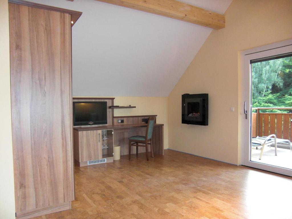 Wald-Hotel Heppe Dammbach Ruang foto